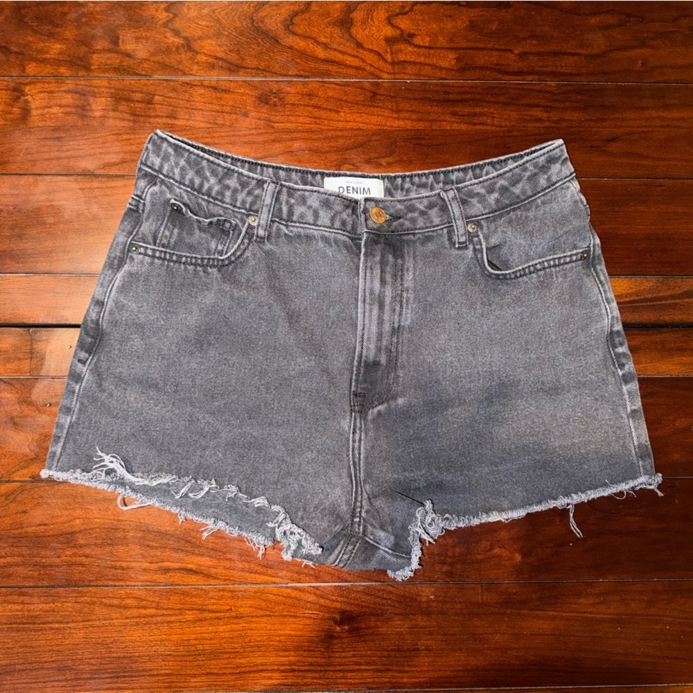 New Look Denim Black High Rise Raw hem Jean Shorts Size 10 - Picture 1 of 3